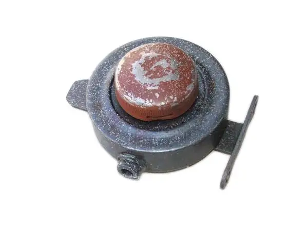 Heater tank with plug