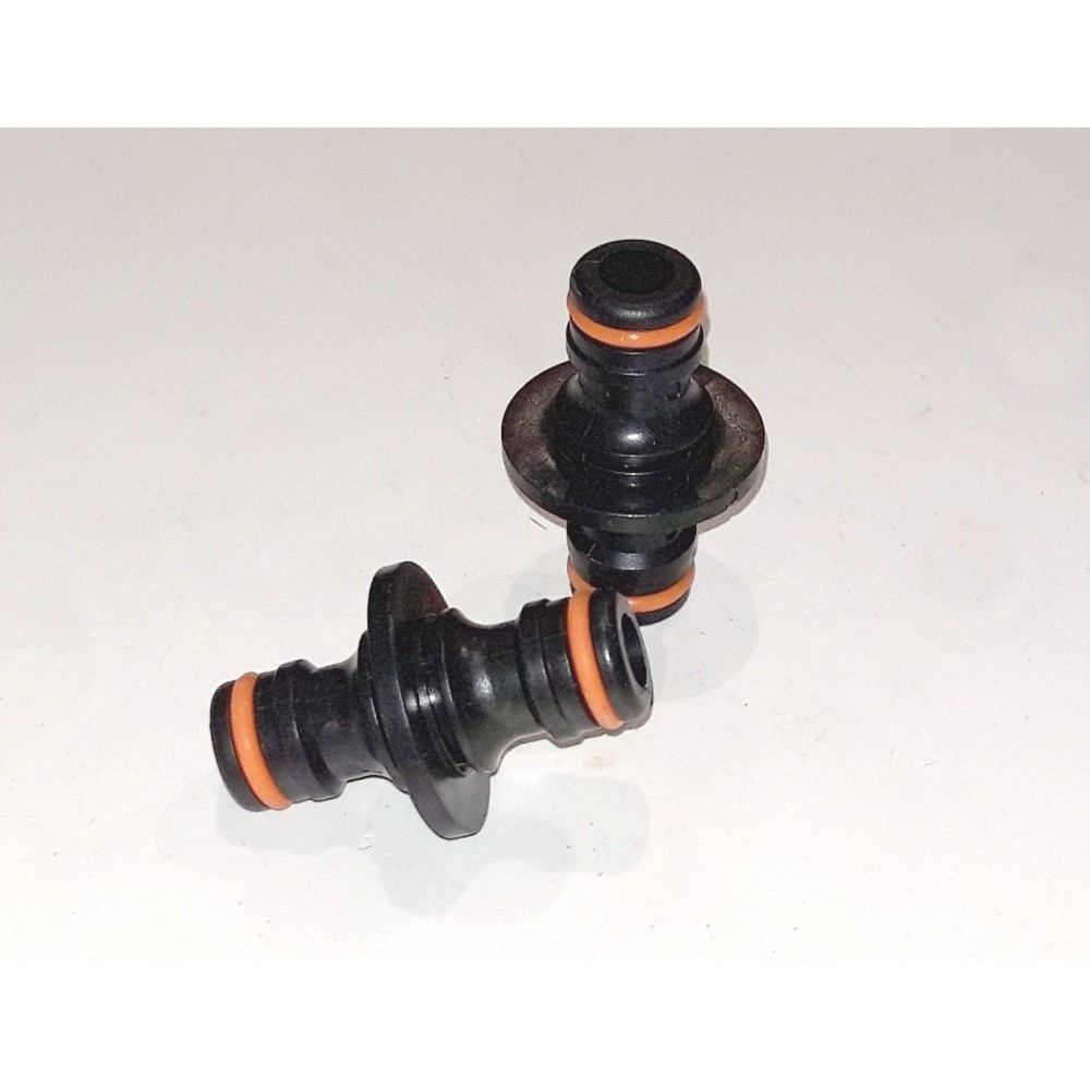 Nipple for connecting two connectors Nipple for connecting two connectors