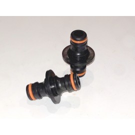 Nipple for connecting two connectors