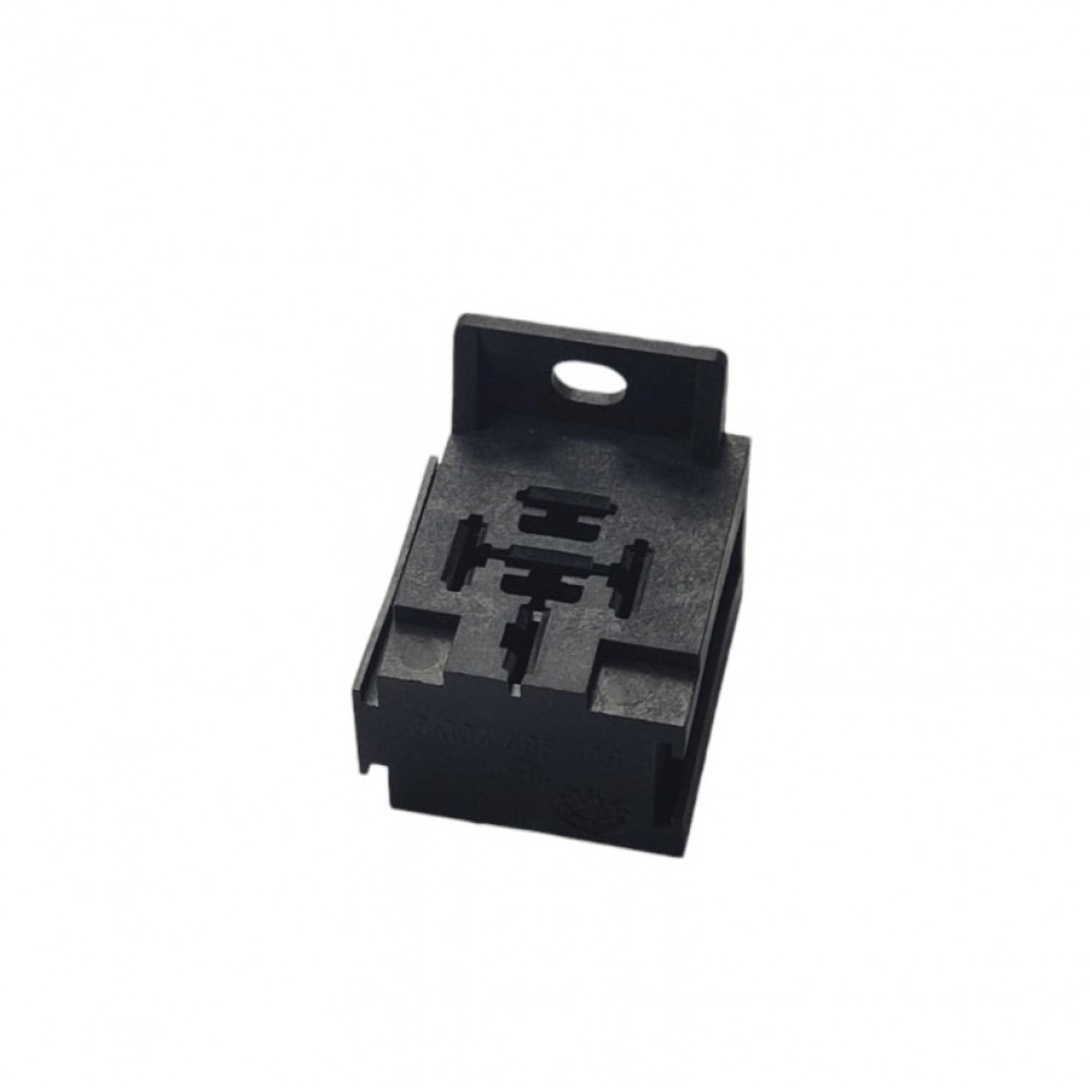Relay socket
