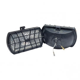 Фара рабочая с решоткой, пласт. (крепление на кабине)