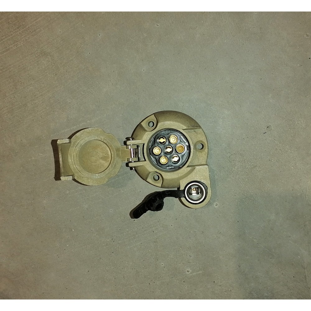 Kištukinis lizdas (metalinis)